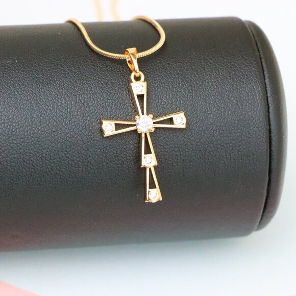"Elegant Rose Gold Cross Pendant with Sparkling Center Stone, XPPT1833 - Picture 10 of 12